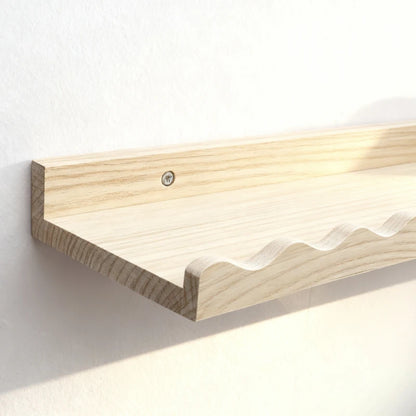 Flytande Vägghydlla i Massivt Furu – Boho & Minimalistisk Design